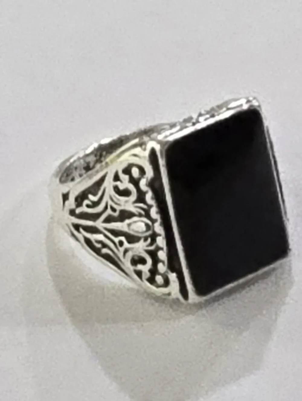 BLACK OBSIDIAN BEZEL SET  QUALITY ENGRAVED TITAINUM SILVER NEW MENS SIZE 8 RING